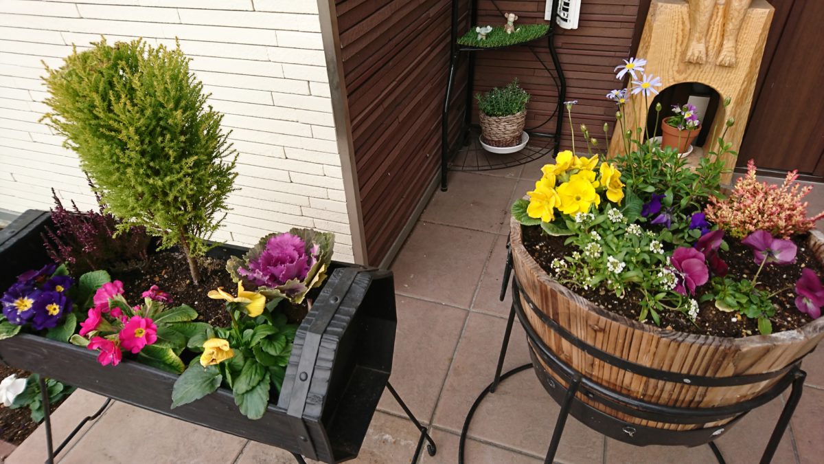 花壇と寄せ植えを作成しました 玉穂木材工業株式会社