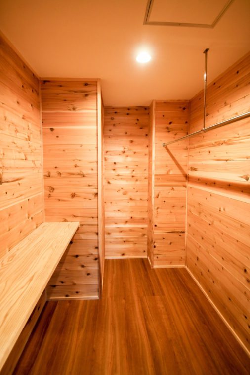 キッチンをウォークインクローゼットへリフォーム