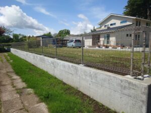 御殿場市外構リフォーム工事:メッシュフェンス設置
