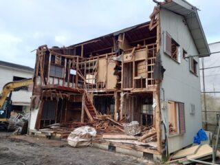 御殿場市解体工事：老朽化したアパートの解体