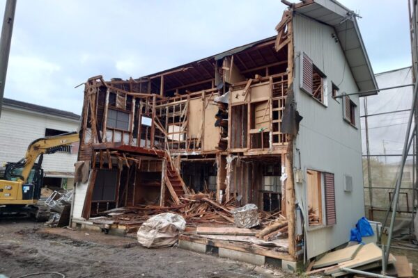 御殿場市解体工事：老朽化したアパートの解体