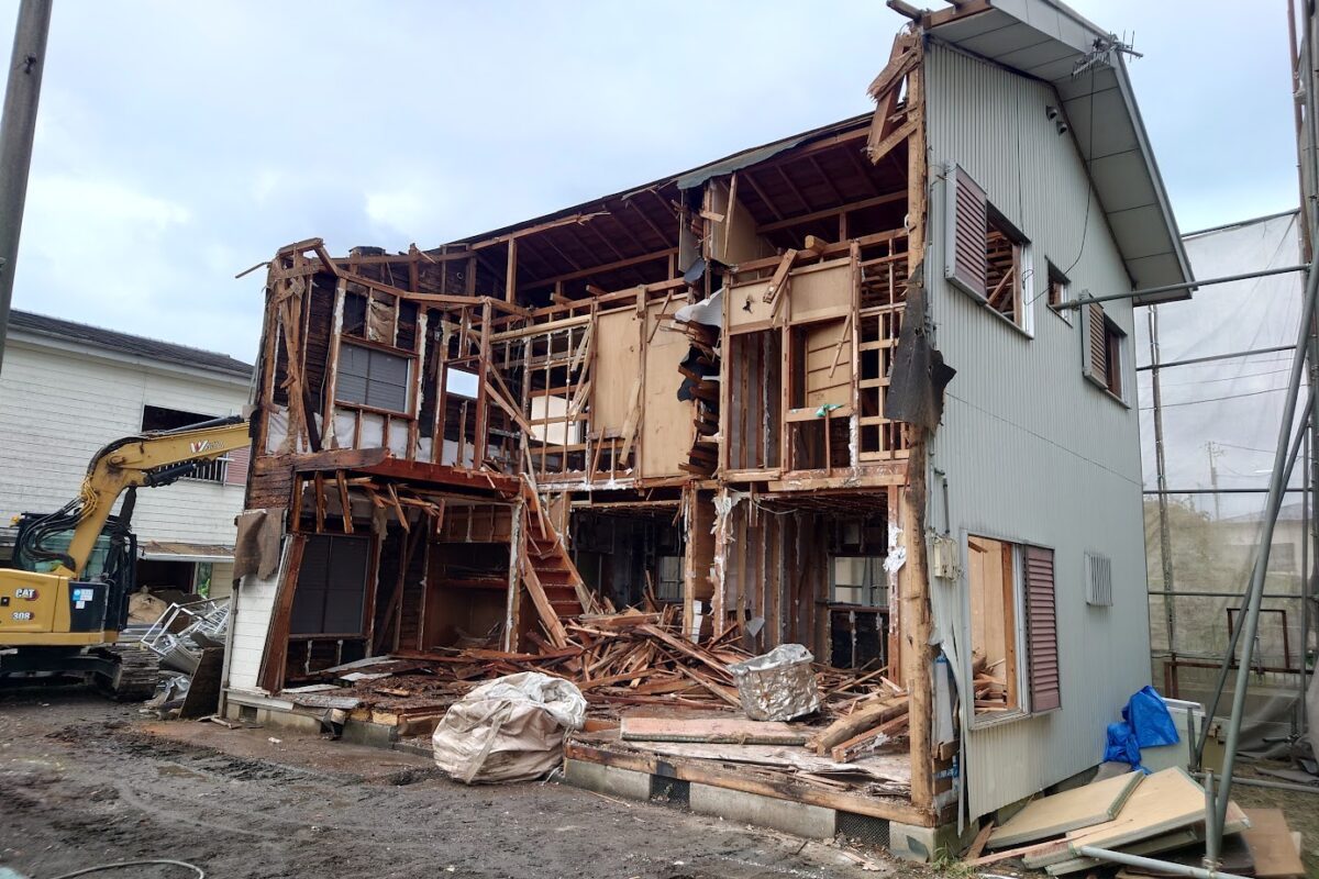 御殿場市解体工事:老朽化したアパートの解体