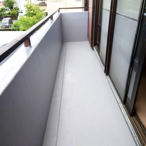 【御殿場市ベランダ防水リフォーム】FRP防水工事で雨漏り対策・耐久性アップ