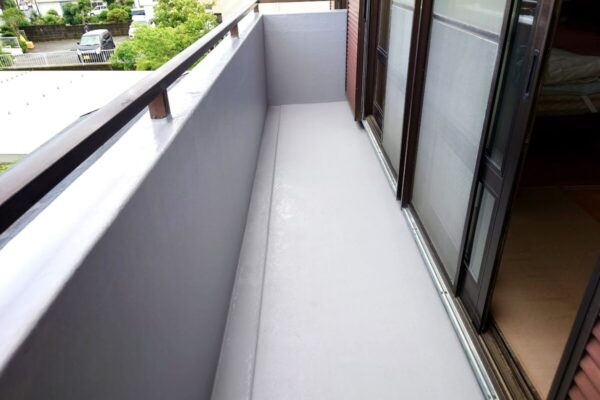 【御殿場市ベランダ防水リフォーム】FRP防水工事で雨漏り対策・耐久性アップ