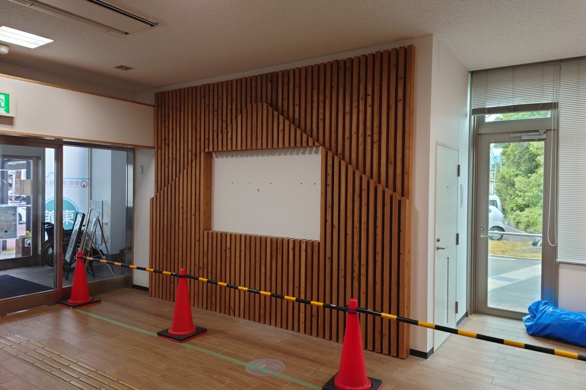 御殿場市役所東館エントランス木質化工事